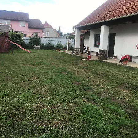 Oncsa Vendeghaz Maison d'hôtes *